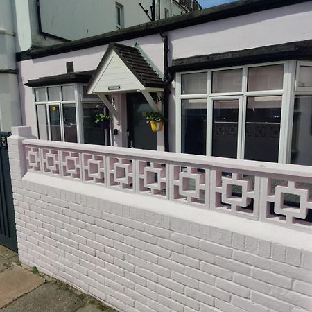 Bexhill Beautiful Sea Front Bungalow Buitenkant foto
